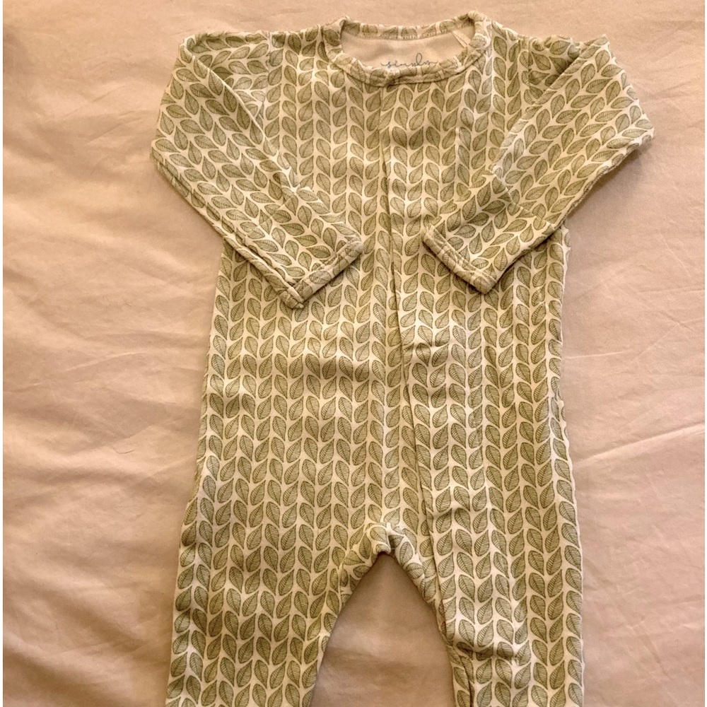 Simply Magnetic Me Footie 0-3 months.  EUC